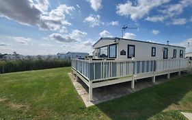Buckley'S Retreat - 3 Bedroom Family Caravan Overlooking Fishing Lakes At Golden Palm Resort